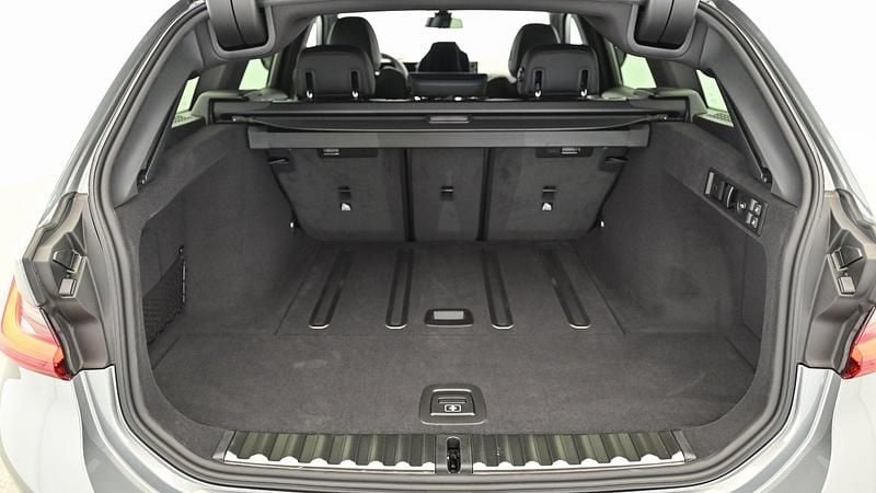 Gebraucht BMW 320 M Sport 190 PS (139 kW) 2024 Skyscraper grau Kombi