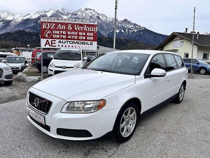 Weiß Gebraucht 2010 Volvo V70 Kombi | € 3.800 - Bild 1/4