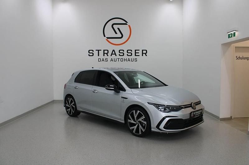 Gebraucht VW Golf VIII R-line 131 PS (96 kW) 2022 Silber  metallic Limousine