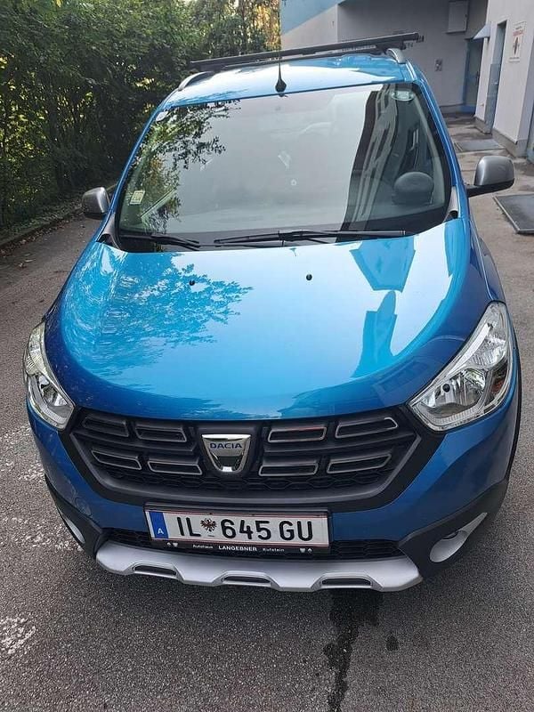 Blau Gebraucht 2019 Dacia Lodgy Stepway Van / Kleinbus | € 13.000 (Superpreis) - Bild 1/3