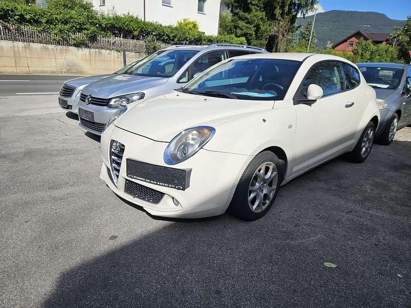 Weiß Gebraucht 2015 Alfa Romeo MiTo Kleinwagen | € 5.000 - Bild 1/4