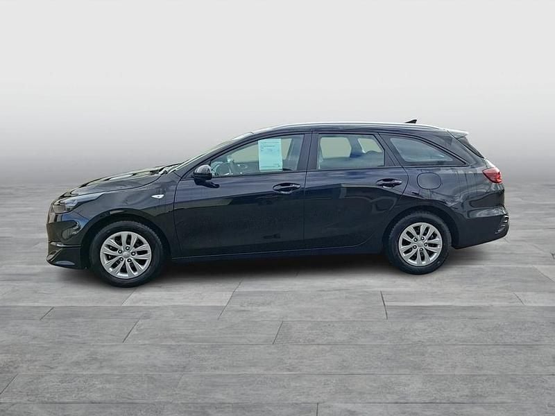 Neu Kia Ceed Sportswagon 100 PS (73 kW) 2025 Schwarz  metallic Kombi