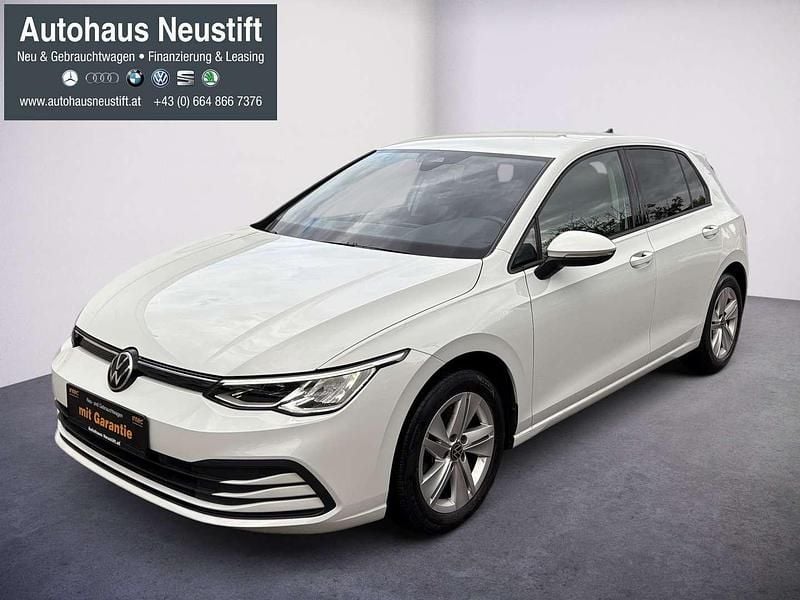 Weiß Gebraucht 2020 VW Golf VII Life Kleinwagen | € 20.780 (Fairer Preis) - Bild 1/4