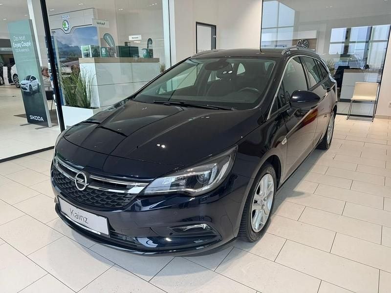 Dunkelblau normal Gebraucht 2018 Opel Astra Edition Kombi | € 11.990 (Teuer) - Bild 1/4