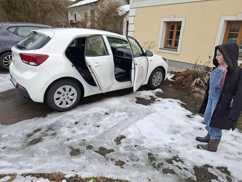 Gebraucht Kia Rio 83 PS (61 kW) 2017 Limousine