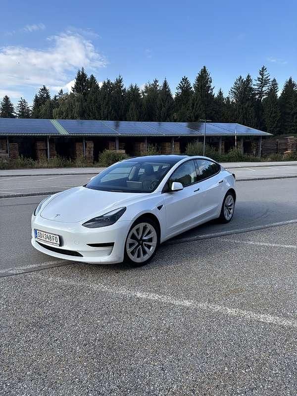 Gebraucht Tesla Model 3 Standard Range 225 kW (306 PS) 2022 Weiß Limousine