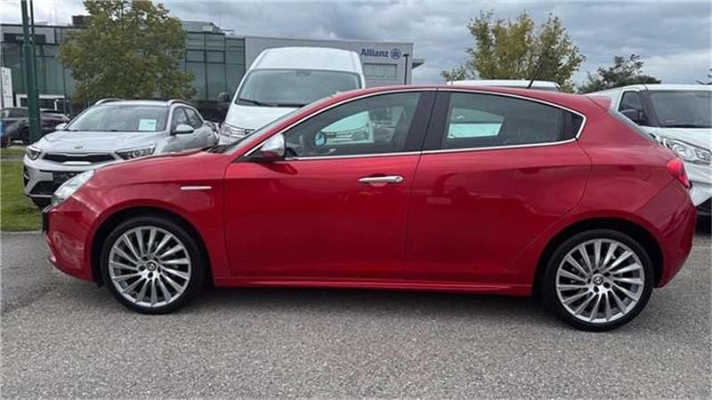 Gebraucht Alfa Romeo Giulietta Distinctive 120 PS (88 kW) 2012 Rot Kleinwagen