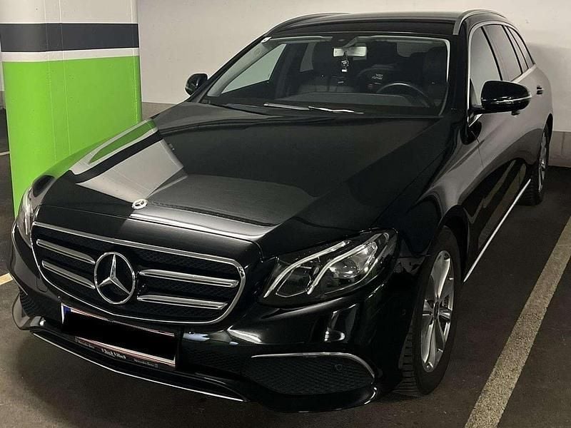 Schwarz Gebraucht 2019 Mercedes E200 Avantgarde Kombi | € 28.500 (Etwas zu teuer) - Bild 1/4