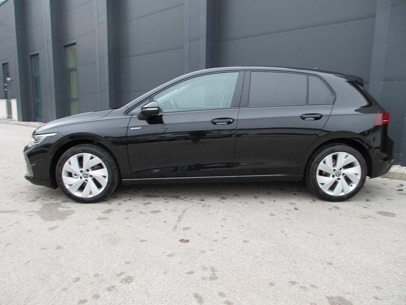 Neu VW Golf VIII 115 PS (84 kW) 2026 Schwarz  metallic