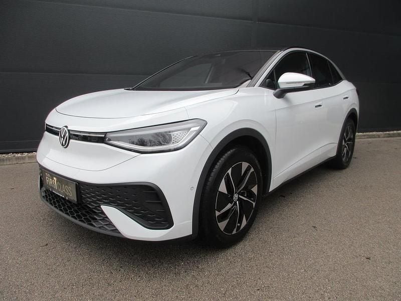 Weiss normal Gebraucht 2024 VW ID.5 Pro SUV | € 37.990 - Bild 1/4