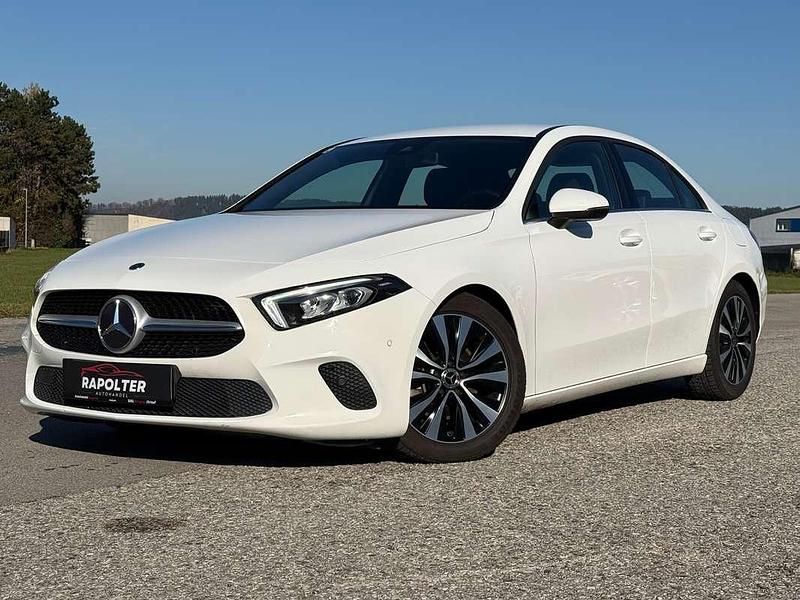 Weiß Gebraucht 2021 Mercedes A200 Limousine | € 22.290 (Superpreis) - Bild 1/4