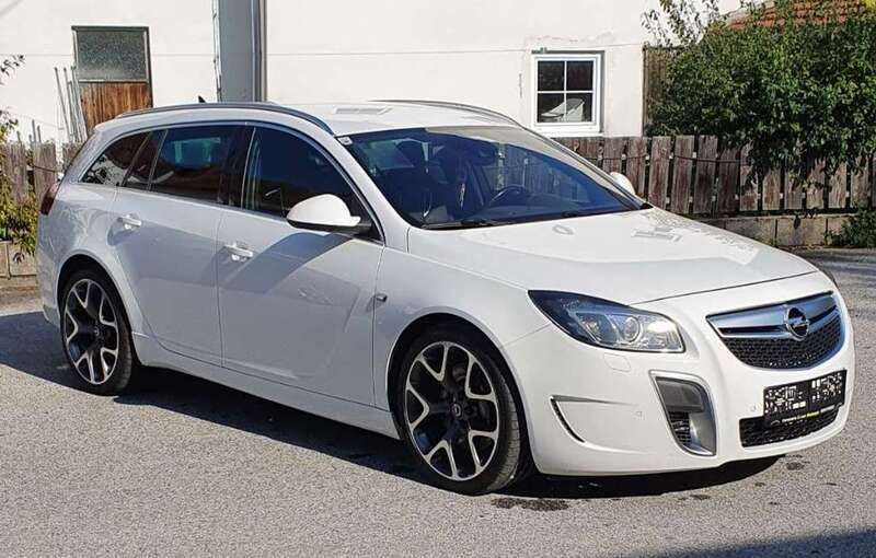 Weiß Gebraucht 2010 Opel Insignia OPC Kombi | € 7.900 (Fairer Preis) - Bild 1/4