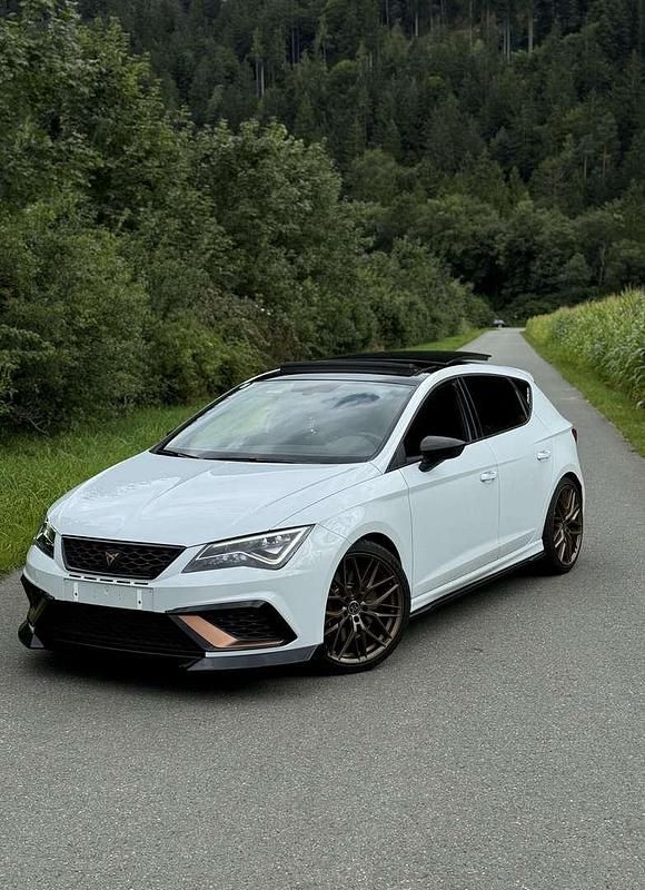 Weiß Gebraucht 2018 Cupra Leon Limousine | € 31.990 - Bild 1/4