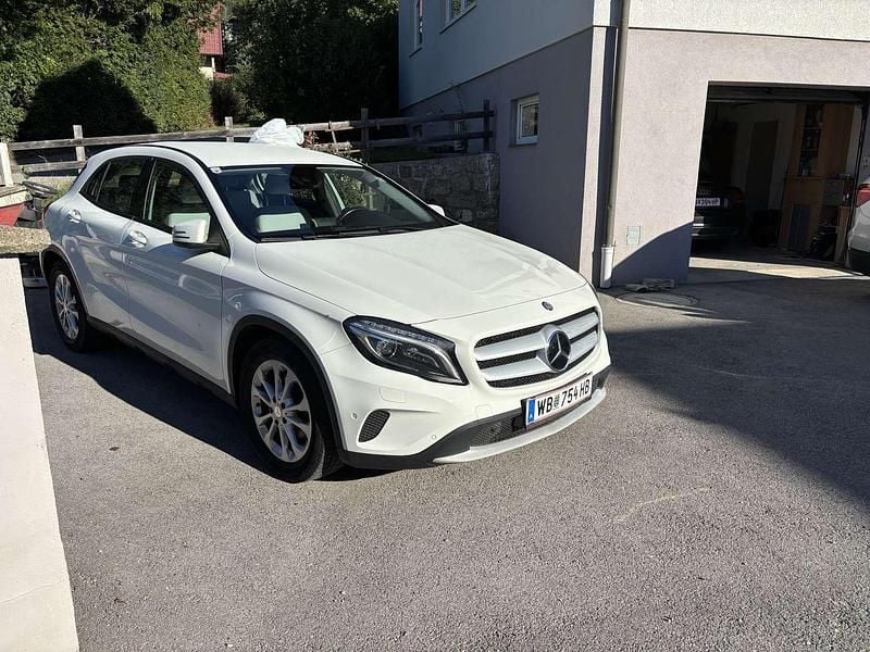 Gebraucht Mercedes GLA220 170 PS (125 kW) 2014 Weiß SUV