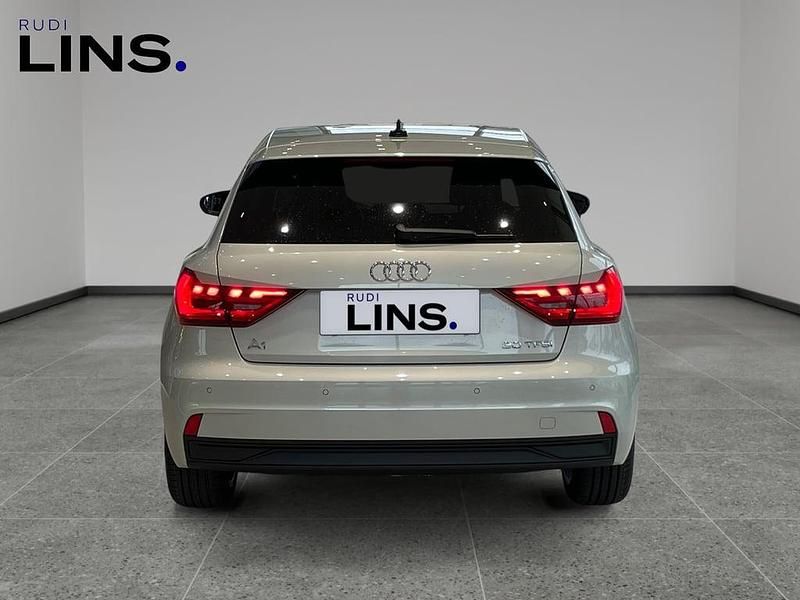 Neu Audi A1 Sportback Design 115 PS (84 kW) 2025 Silber  metallic Kleinwagen