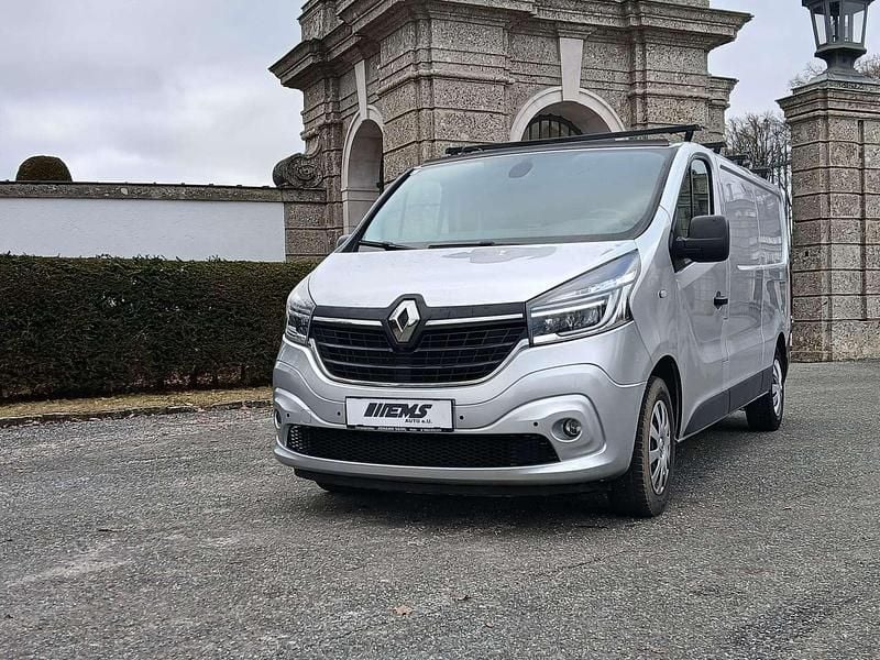Grau Gebraucht 2020 Renault Trafic Van / Kleinbus | € 17.500 (Fairer Preis) - Bild 1/4