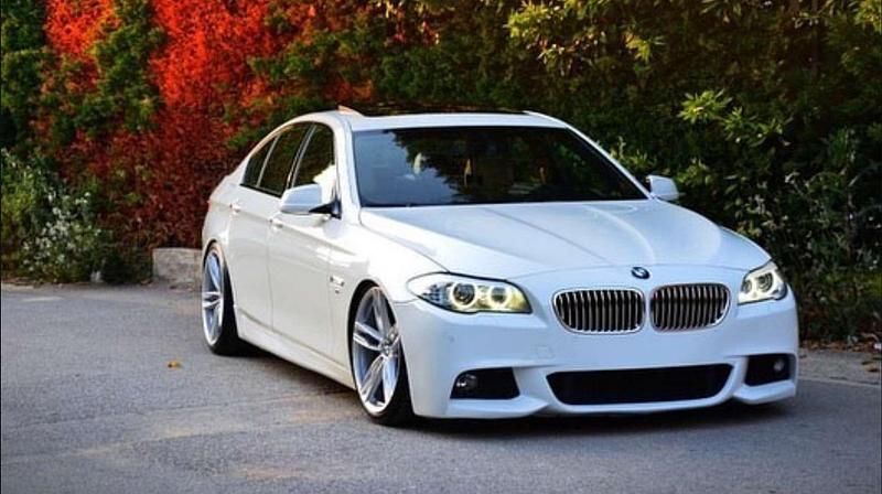 Weiß Gebraucht 2012 BMW 525 M Sport Limousine | € 19.490 - Bild 1/4