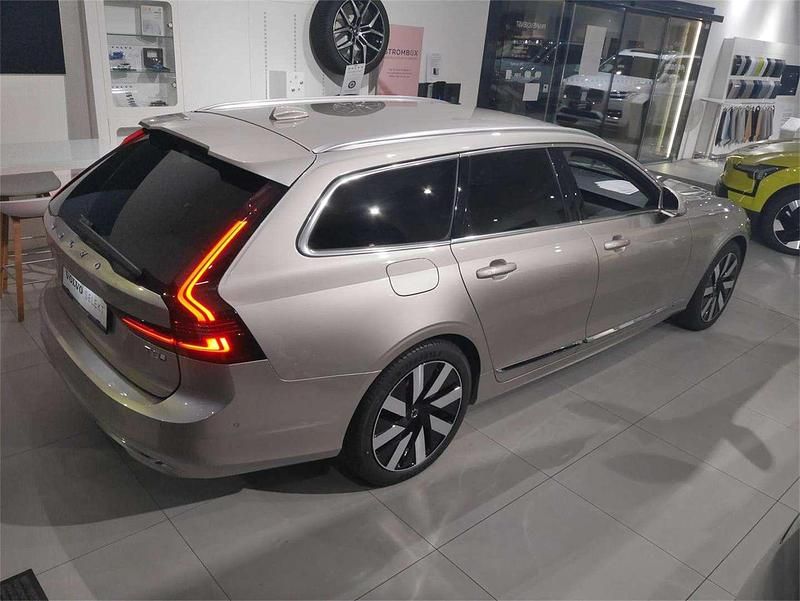 Gebraucht Volvo V90 Plus 310 PS (228 kW) 2025 Gold Kombi