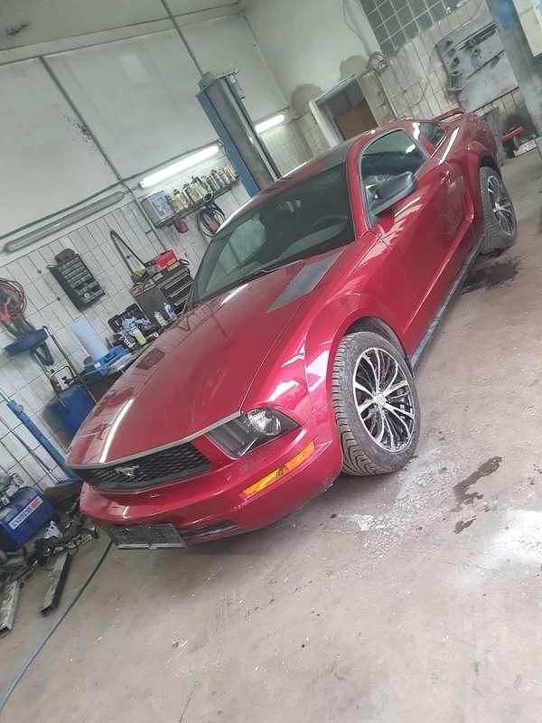 Rot Gebraucht 2006 Ford Mustang Coupé | € 7.500 - Bild 1/2