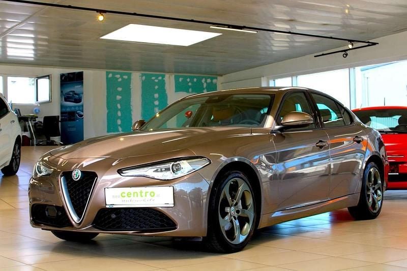 Bronze Gebraucht 2019 Alfa Romeo Giulia Super Limousine | € 21.880 (Fairer Preis) - Bild 1/4