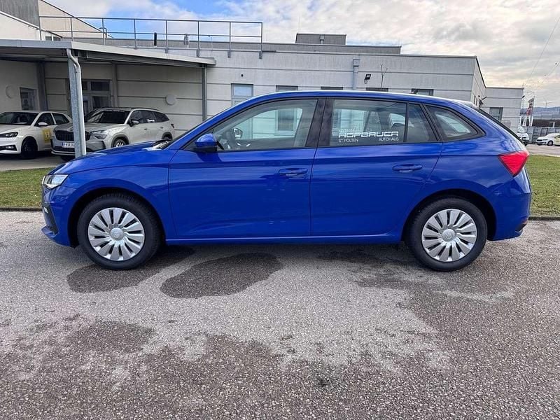 Neu Skoda Scala Essence 95 PS (69 kW) 2025 Mittelblau  normal Kleinwagen