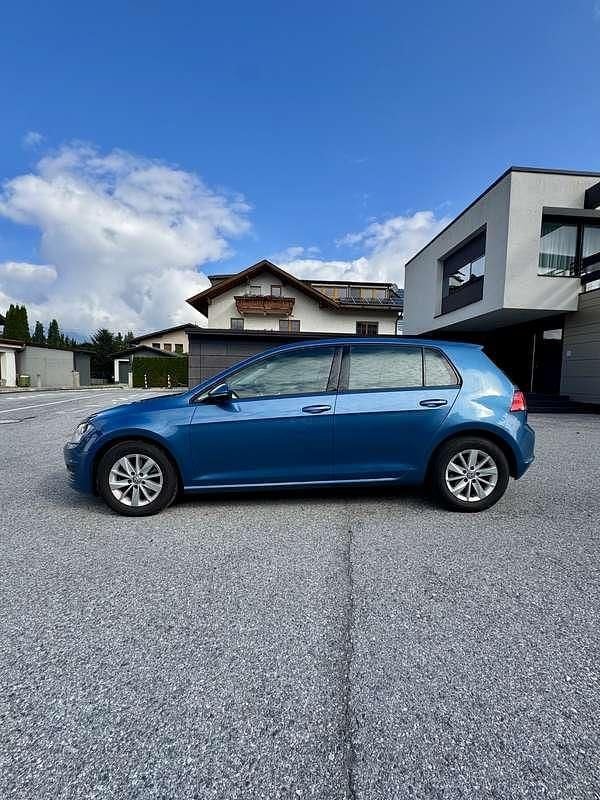 Gebraucht VW Golf VII Comfortline 105 PS (77 kW) 2013 Blau Limousine