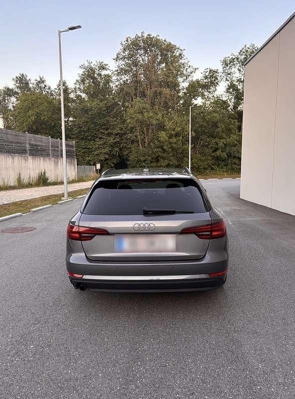 Gebraucht Audi A4 Design 150 PS (110 kW) 2018 Grau Kombi