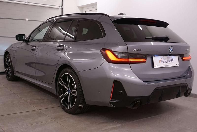 Gebraucht BMW 320e M Sport 163 PS (119 kW) 2022 Grau Kombi