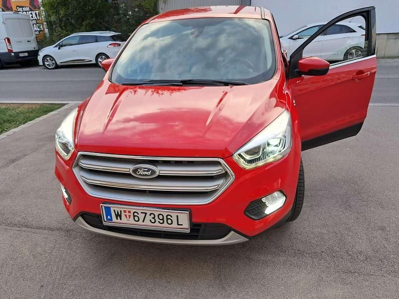 Rot Gebraucht 2018 Ford Kuga Titanium SUV | € 17.200 (Teuer) - Bild 1/4