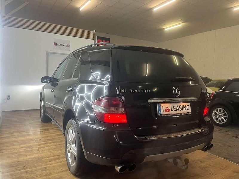 Gebraucht Mercedes ML320 224 PS (164 kW) 2007 Schwarz SUV