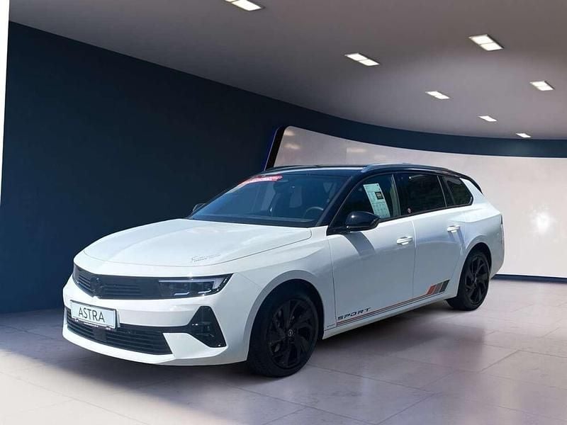 Weiß Neu 2025 Opel Astra Kombi | € 33.490 (Etwas zu teuer) - Bild 1/4