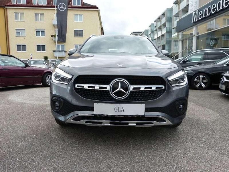 Gebraucht Mercedes GLA180 116 PS (85 kW) 2021 Grau SUV