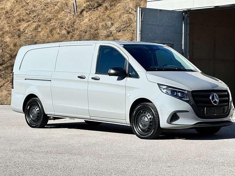 Gebraucht Mercedes Vito 136 PS (100 kW) 2024 Grau Van