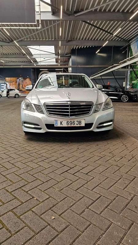 Gebraucht Mercedes E350 Avantgarde 272 PS (200 kW) 2010 Silber Limousine