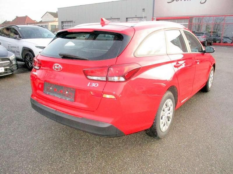 Gebraucht Hyundai i30 110 PS (80 kW) 2023 Rot Kombi