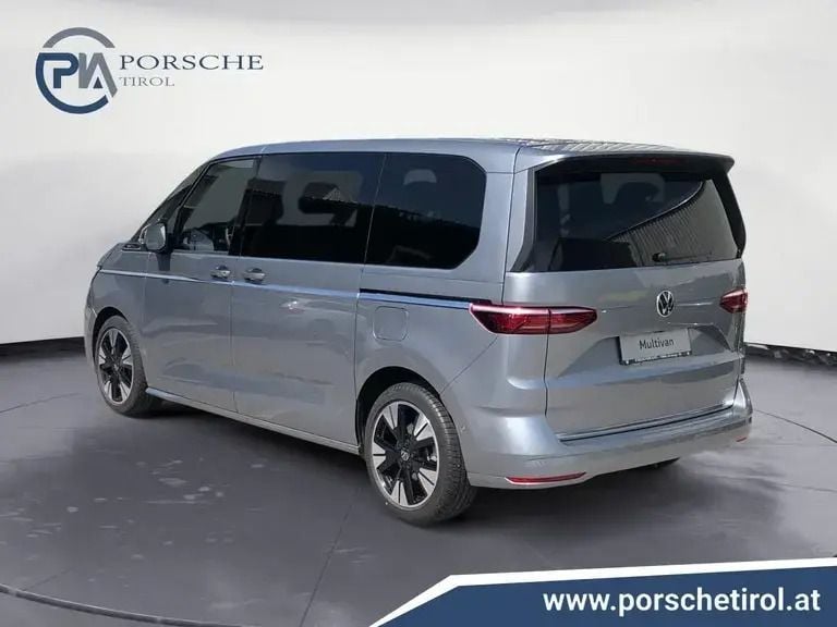 Gebraucht VW Multivan Style 218 PS (160 kW) 2024 Silber  metallic Van