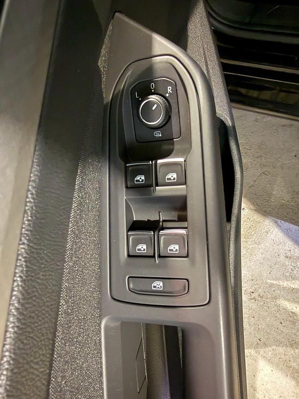 Gebraucht VW Golf VII Life 150 PS (110 kW) 2021 Schwarz  metallicperleffektno Kleinwagen