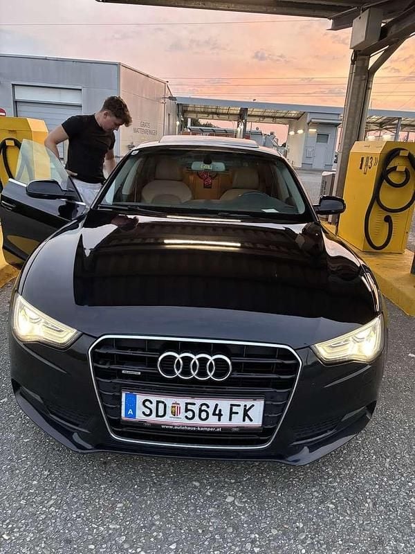 Gebraucht Audi A5 Sportback 177 PS (130 kW) 2012 Schwarz Kleinwagen