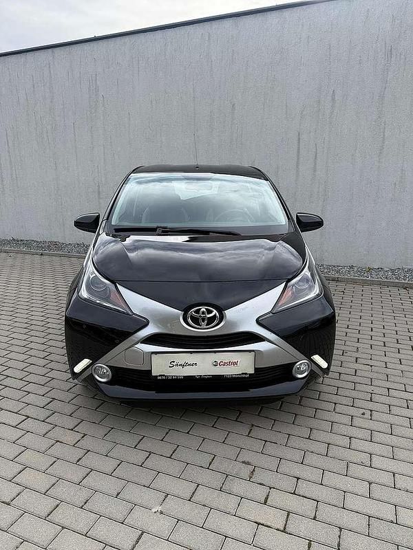 Gebraucht Toyota Aygo X-clusiv 69 PS (50 kW) 2015 Schwarz Kleinwagen