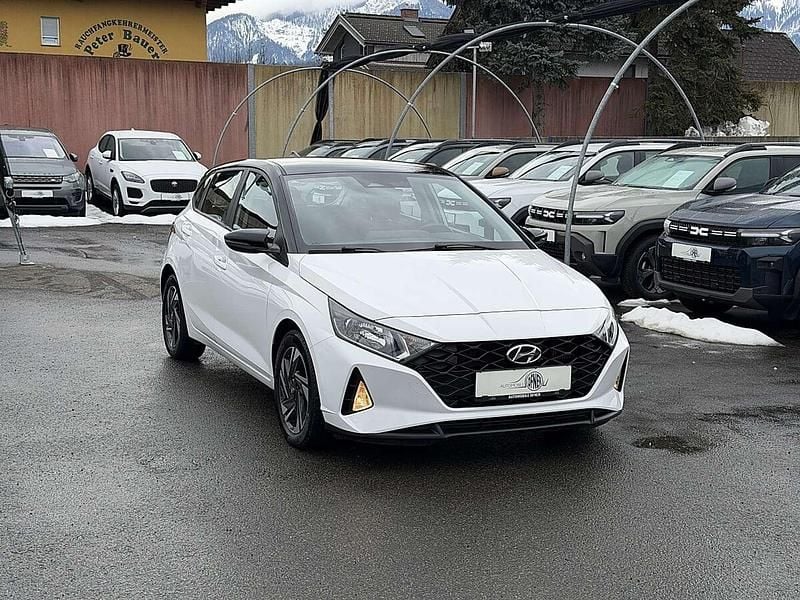 Gebraucht Hyundai i20 101 PS (74 kW) 2021 Weiß Kleinwagen