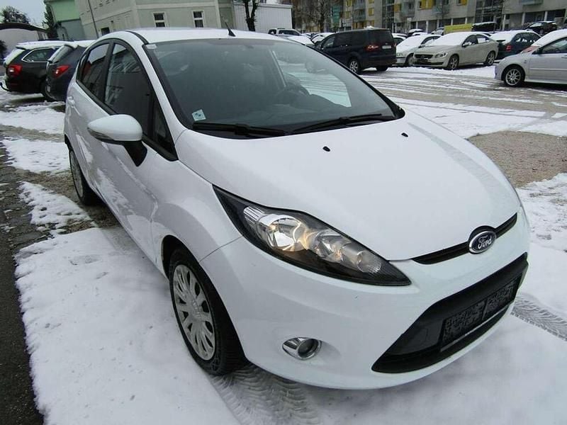 Gebraucht Ford Fiesta Trend 60 PS (44 kW) 2011 Weiß Kleinwagen