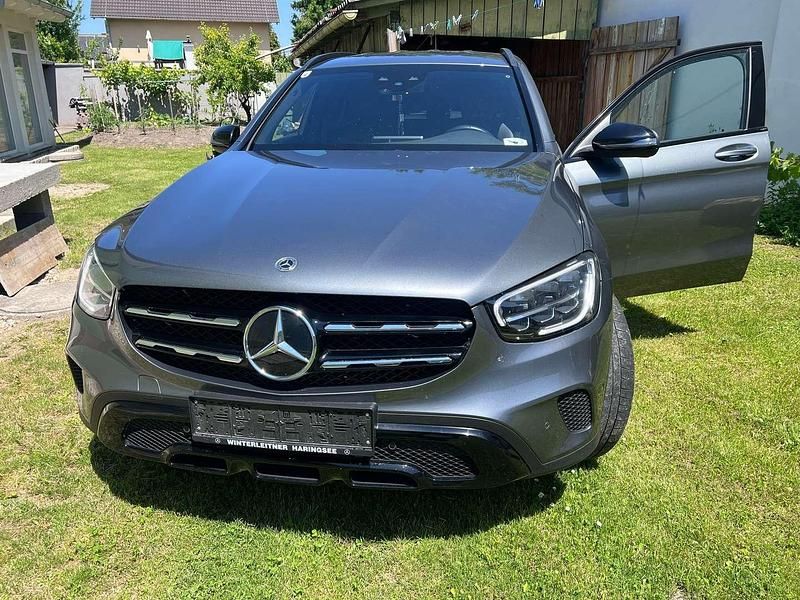 Grau Gebraucht 2020 Mercedes GLC220 SUV | € 47.000 (Teuer) - Bild 1/4