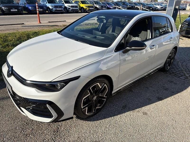 Neu VW Golf VIII R-line 204 PS (150 kW) 2025 Weiss  normal Limousine