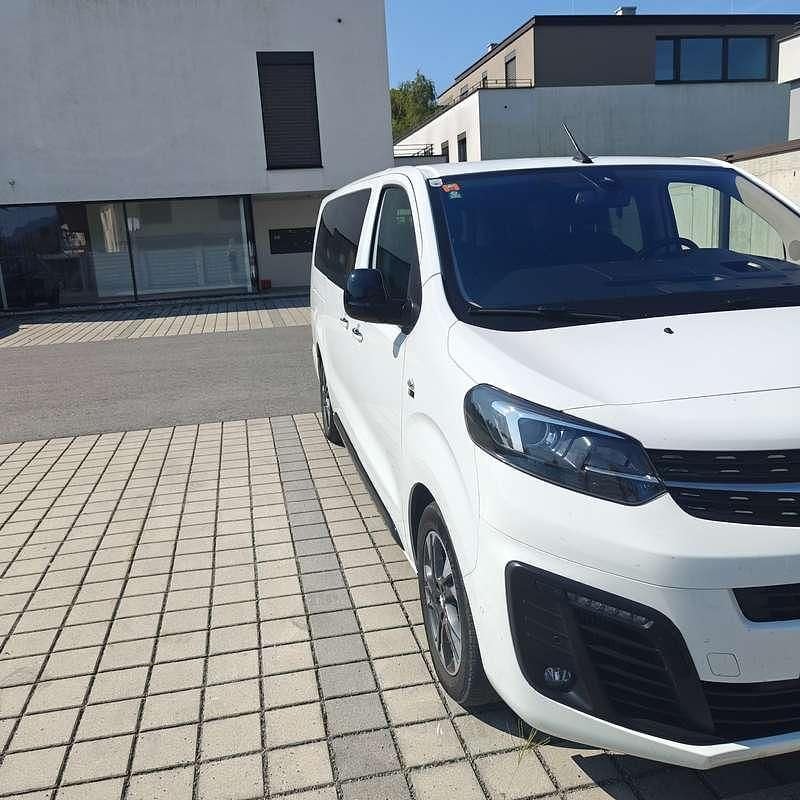 Weiß Gebraucht 2021 Opel Zafira Life Business Elegance Van / Kleinbus | € 38.000 (Guter Preis) - Bild 1/2