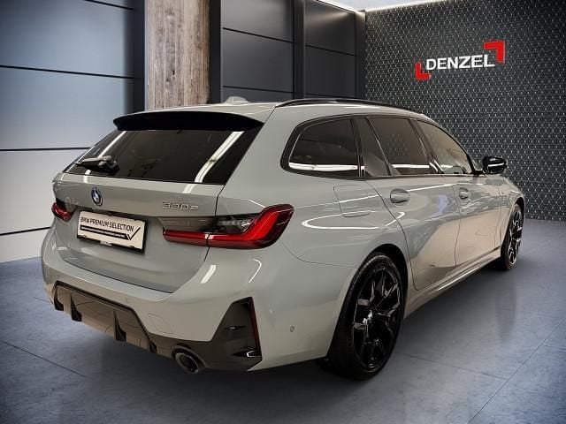 Gebraucht BMW 330e 184 PS (135 kW) 2025 Grau Kombi