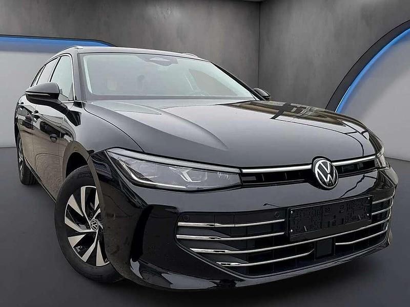 Gebraucht VW Passat 122 PS (89 kW) 2025 Schwarz Kombi