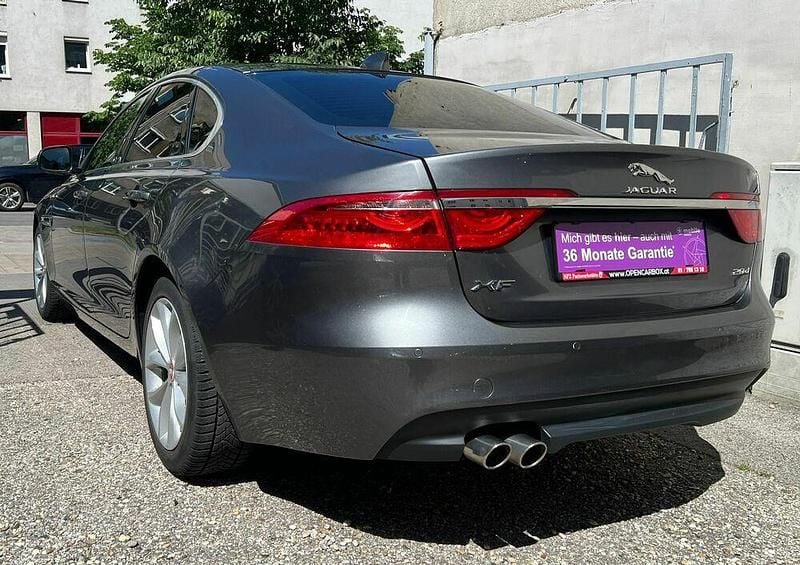 Gebraucht Jaguar XF Pure 180 PS (132 kW) 2019 Limousine