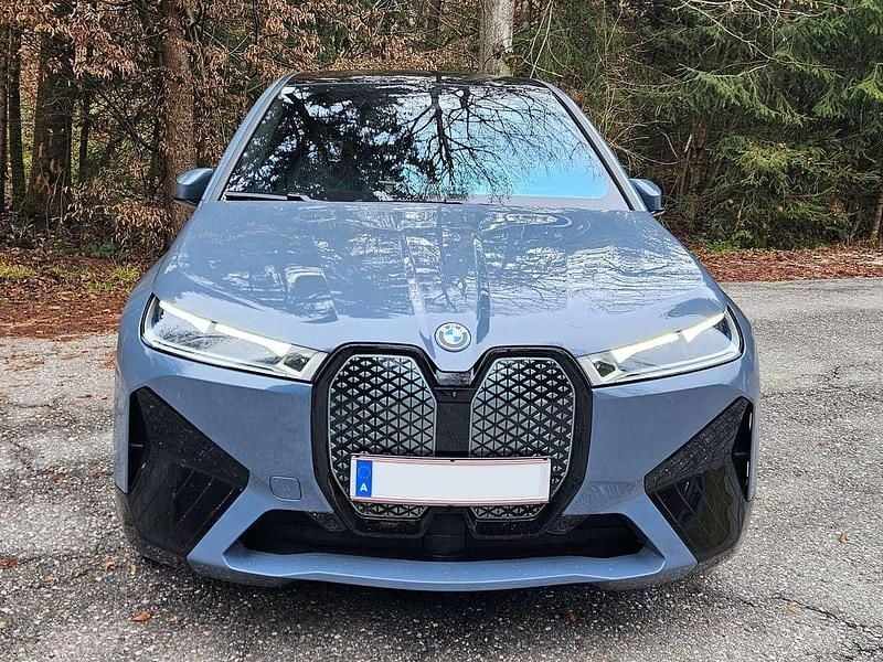 Grau Gebraucht 2022 BMW iX SUV | € 57.490 (Guter Preis) - Bild 1/4