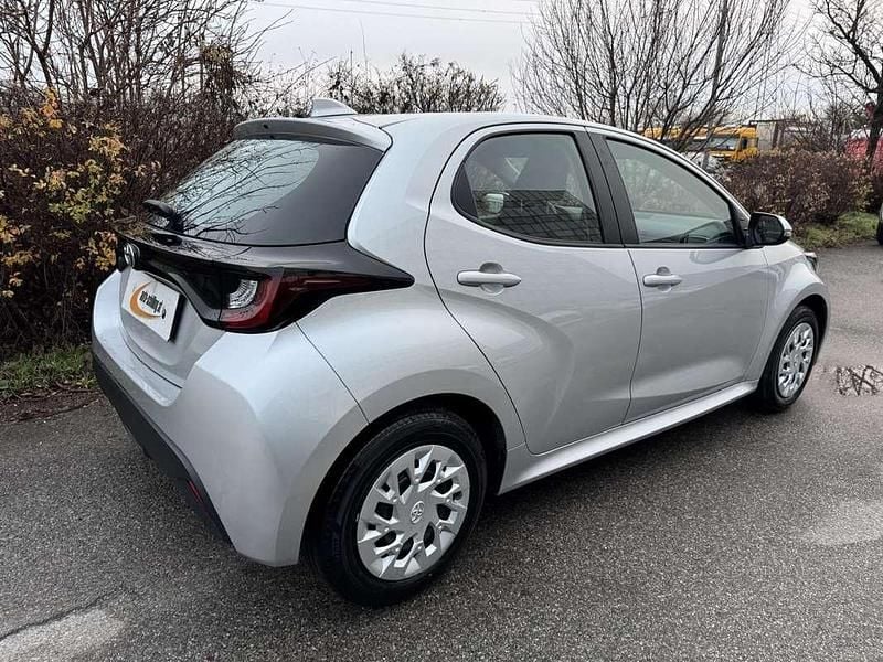 Gebraucht Toyota Yaris Active 72 PS (52 kW) 2021 Silber Limousine