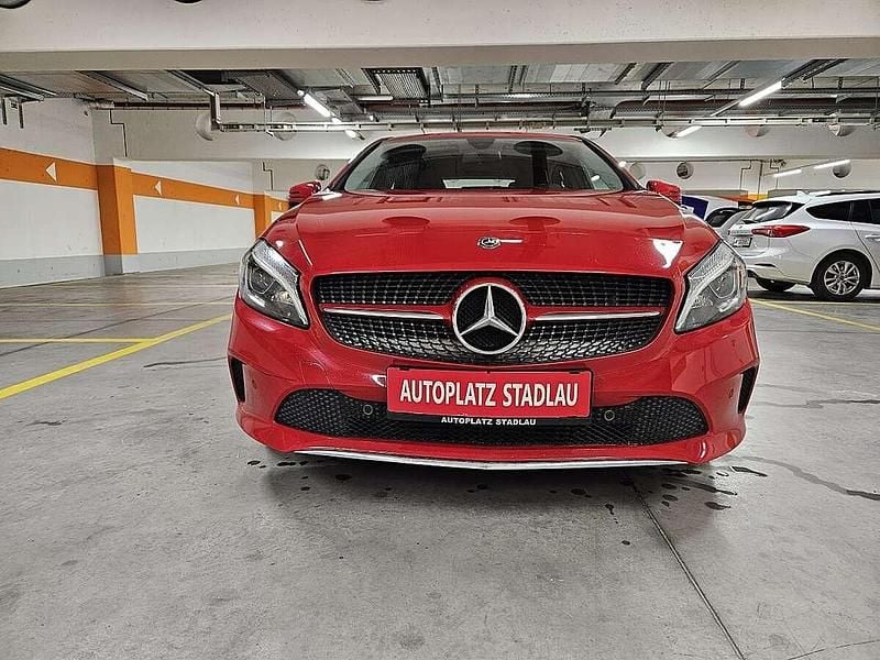 Gebraucht Mercedes A180 Edition 109 PS (80 kW) 2017 Rot Limousine